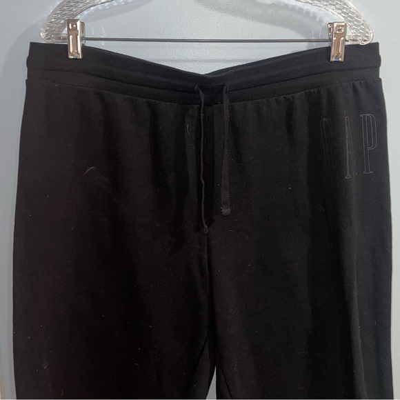 Gap- Black sweatpants - Picture 2 of 5
